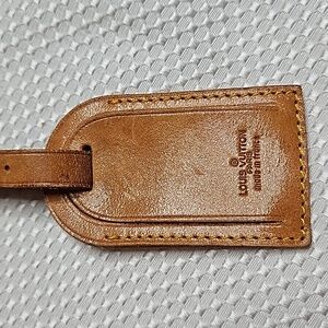 LOUIS VUITTON VACHETTA LUGGAGE TAG IN CLASSIC TAN